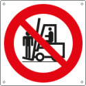 Cartello divieto salire sulle forche