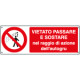 Cartello vietato passare sostare nel raggio autogru