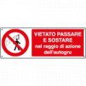 Cartello vietato passare sostare nel raggio autogru