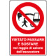 Cartello vietato passare nel raggio escavatore