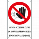 Cartello divieto accesso oltre barriera prima