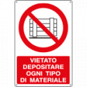 Cartello vietato depositare ogni tipo di materiale EN ISO 7010
