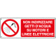 Cartello Non indirizzare getti d'acqua su motori e. . . . EN ISO 7010