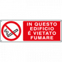 Etichetta divieto in questo edificio vietato EN ISO 7010