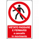 Cartello vietato passare a cancello movimento EN ISO 7010