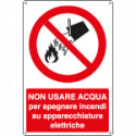 Cartello divieto usare acqua per spegnere incendi EN ISO 7010