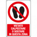 Cartello vietato calpestare o sostare queta zona EN ISO 7010