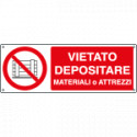 Cartello vietato depositare materiali o attrezzi EN ISO 7010