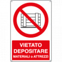 Cartello vietato depositare materiali o attrezzi EN ISO 7010