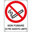 Cartello divieto non fumare oltre questo limite EN ISO 7010