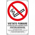 Cartello vietato fumare all'aperto in strutture ospedaliere. . . . .