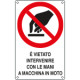 Cartello divieto intervenire c mani maccchina in moto EN ISO 7010