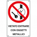 Etichetta adesiva vietato entrare c oggetti metalluminio EN ISO 7010