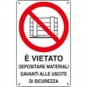 Etichetta vietato depositare materiali davanti uscite EN ISO 7010