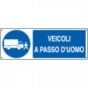 Cartello obbligo veicoli a passo d'uomo