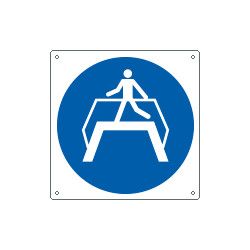 Cartello obbligo usare il ponte pedonale solo simbolo EN ISO 7010