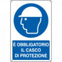 Cartello obbligo e'obbligatorio indossare il casco. . . EN ISO 7010