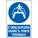 Cartello usare ponte pedonale EN ISO 7010