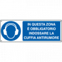 Cartello obbligo in questa zona indossare cuffia EN ISO 7010