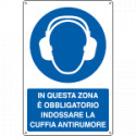 Cartello obbligo In questa zona indossare cuffia EN ISO 7010