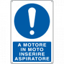 Cartello obbligo a motore moto inserire aspiratore EN ISO 7010