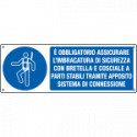 Cartello obbligo assicurare l'imbracatura con bretella e. . . EN ISO 7010