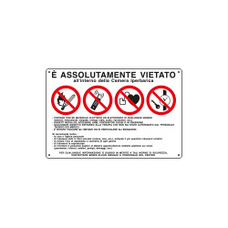 Cartello multisimbolo E'assolutamente vietato all'interno. . EN ISO 7010