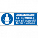 Cartello autoadesivo EasyFix obbligo agganciare le bomb. . . EN ISO 7010