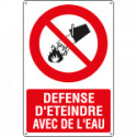Sign prohibition DEFENSE D'ETEINDRE avec de l'eau EN ISO 7010