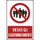 Cartello "vietati gli assembramenti"