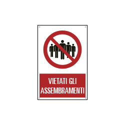 Cartello "vietati gli assembramenti"