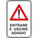 Cartello entrare e uscire adagio
