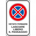 Cartello vietato FERMARSI LASCIARE LIBERO PASSAGGIO