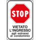 Cartello STOP vietato l'ingresso. .